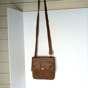 L’ARTIGIANO  Sorrentino Italian Leather Crossbody Bag - Taupe